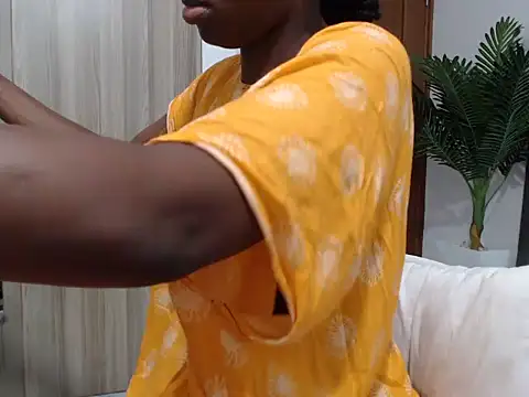 Snapshot of black___ghodess chatting on December 3, 3:03 am black ghodess online show from December 3, 3:03 am