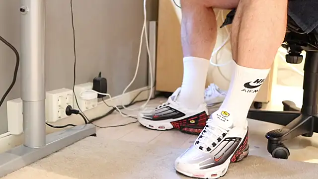 SneakerMaster  online show from July 28, 7:15 am