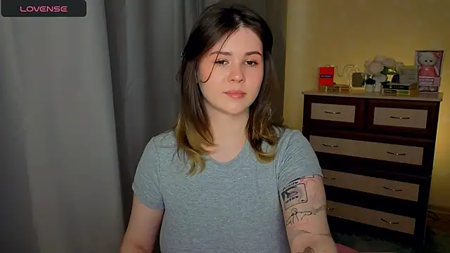 cutie mili online show from April 17, 8:28 am