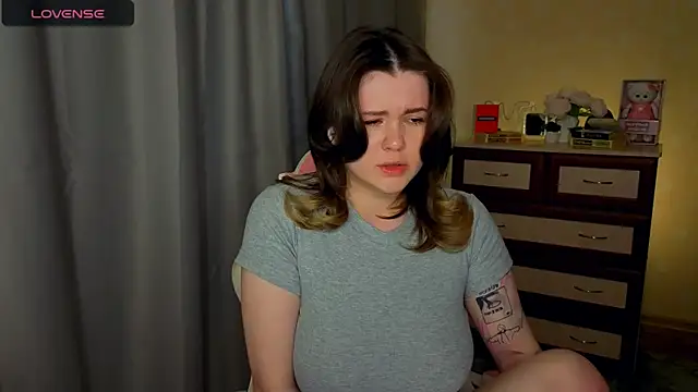 cutie mili online show from April 22, 9:44 am