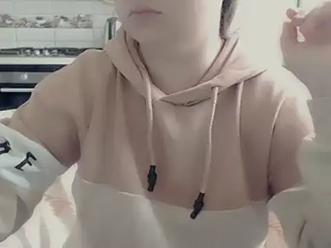 Snapshot of whiteFlower chatting on December 3, 11:01 am whiteFlower online show from December 3, 11:01 am