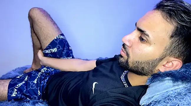 Snapshot of Dar_milk chatting on December 6, 4:36 am Dar milk online show from December 6, 4:36 am