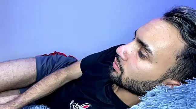 Snapshot of Dar_milk chatting on December 10, 4:56 am Dar milk online show from December 10, 4:56 am