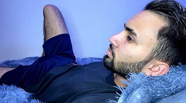 Snapshot of Dar_milk chatting on December 12, 4:48 am Dar milk online show from December 12, 4:48 am