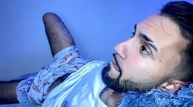 Snapshot of Dar_milk chatting on February 15, 6:02 am Dar milk online show from February 15, 6:02 am