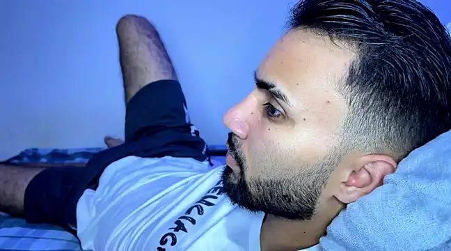 Snapshot of Dar_milk chatting on February 18, 5:20 am Dar milk online show from February 18, 5:20 am