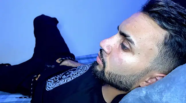 Snapshot of Dar_milk chatting on February 19, 5:05 am Dar milk online show from February 19, 5:05 am