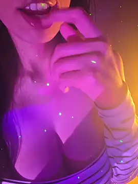 Snapshot of aloneathome chatting on December 4, 6:16 pm aloneathome online show from December 4, 6:16 pm