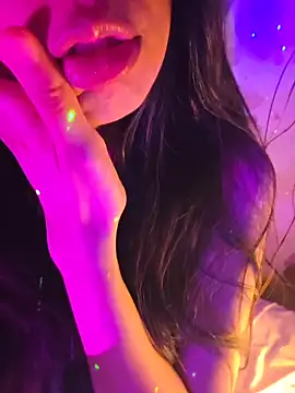 Snapshot of aloneathome chatting on December 18, 8:53 am aloneathome online show from December 18, 8:53 am