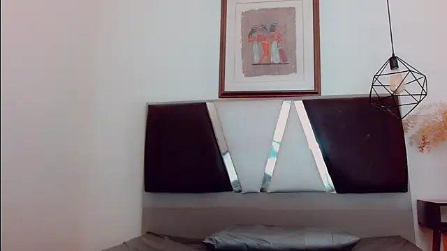 hilary rodriguez online show from March 15, 7:05 pm