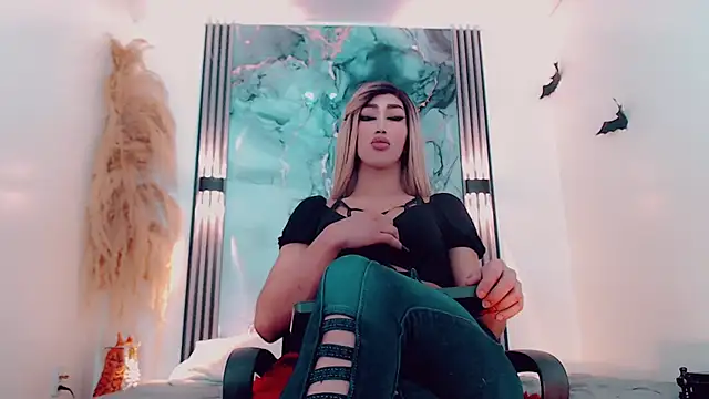 hilary rodriguez online show from October 3, 7:33 pm