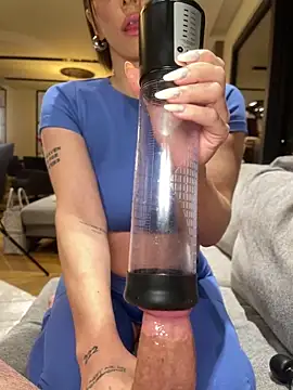 Snapshot of SexOnMyLvL chatting on March 6, 9:20 pm SexOnMyLvL online show from March 6, 9:20 pm