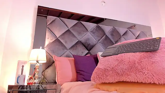 Snapshot of sofhiaa_adaams chatting on February 5, 4:14 pm sofhiaa adaams online show from February 5, 4:14 pm