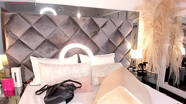 Snapshot of sofhiaa_adaams chatting on November 14, 10:18 pm sofhiaa adaams online show from November 14, 10:18 pm