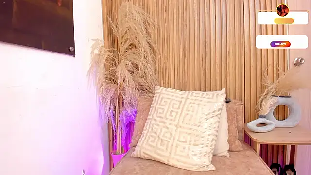 Snapshot of sofhiaa_adaams chatting on February 19, 10:50 pm sofhiaa adaams online show from February 19, 10:50 pm