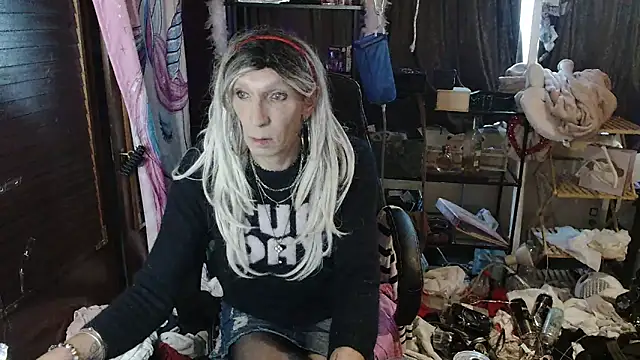 Ombeline1 online show from October 4, 7:39 am