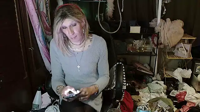 Ombeline1 online show from October 16, 10:00 pm