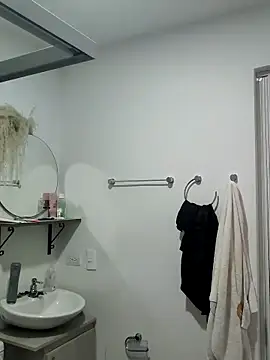 Lia Hurley online show from March 15, 4:32 pm