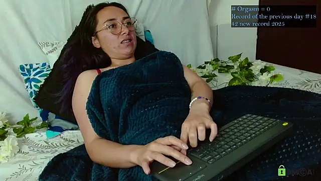 Hot Candy  online show from February 11, 3:33 am