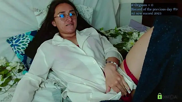 Hot Candy  online show from February 16, 9:00 pm