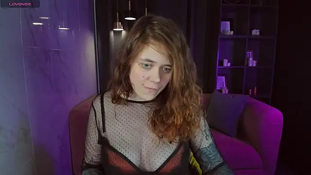 Snapshot of SophiePure chatting on December 18, 11:45 am SophiePure online show from December 18, 11:45 am