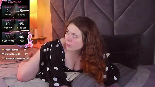 Snapshot of SophiePure chatting on February 8, 2:58 am SophiePure online show from February 8, 2:58 am