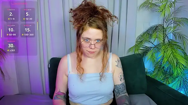 Snapshot of SophiePure chatting on October 5, 8:29 pm SophiePure online show from October 5, 8:29 pm