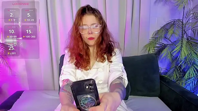 Snapshot of SophiePure chatting on October 8, 8:39 pm SophiePure online show from October 8, 8:39 pm