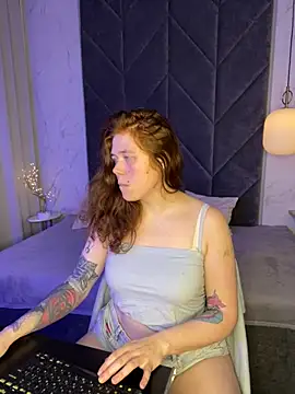 Snapshot of SophiePure chatting on October 24, 9:00 pm SophiePure online show from October 24, 9:00 pm