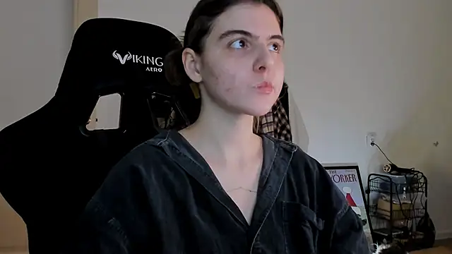 emmamurrr online show from December 22, 2:06 pm