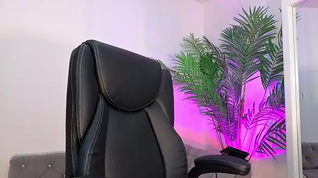 Snapshot of alina_cruz chatting on November 4, 10:31 pm alina cruz online show from November 4, 10:31 pm