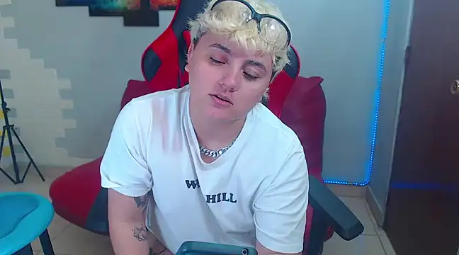 isabeautyx19 online show from January 5, 8:10 pm