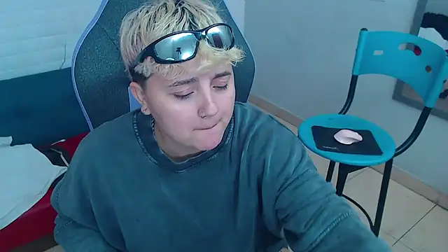 isabeautyx19 online show from January 22, 2:48 am