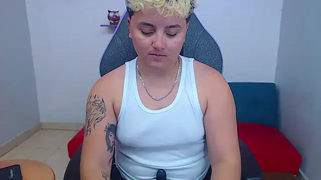 isabeautyx19 online show from February 12, 1:30 am