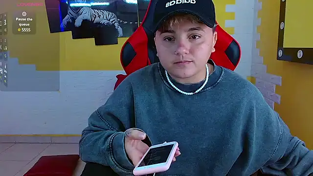 isabeautyx19 online show from March 9, 4:27 am