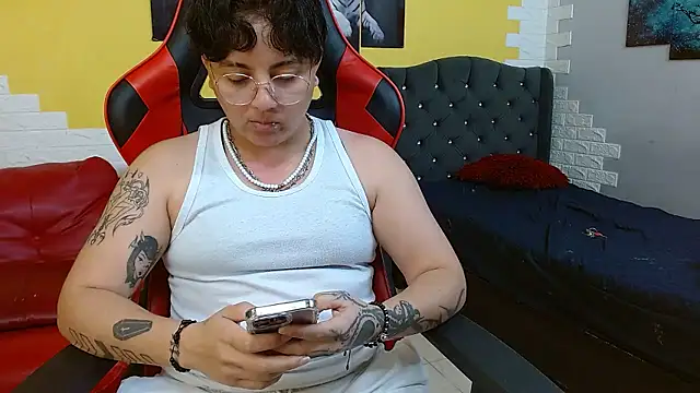 isabeautyx19 online show from January 12, 3:39 pm