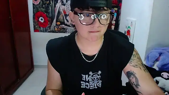 Snapshot of isabeautyx19 chatting on April 28, 2:10 am isabeautyx19 online show from April 28, 2:10 am