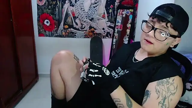 Snapshot of isabeautyx19 chatting on April 28, 2:27 am isabeautyx19 online show from April 28, 2:27 am