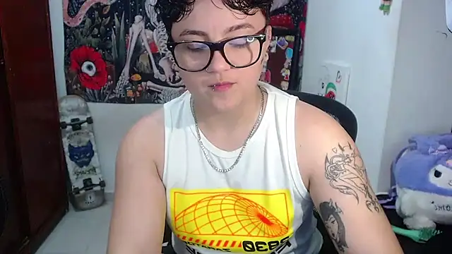 Snapshot of isabeautyx19 chatting on May 1, 12:48 am isabeautyx19 online show from May 1, 12:48 am