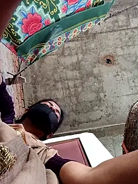 Snapshot of Mamta_Chaterjee chatting on November 27, 2:35 am Mamta Chaterjee online show from November 27, 2:35 am