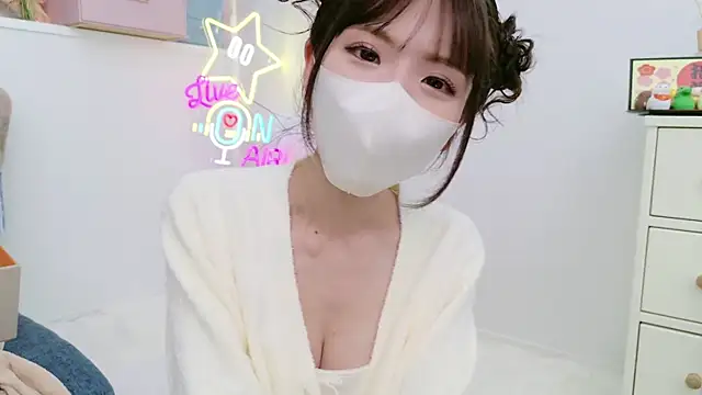 Snapshot of -minami- chatting on January 13, 6:49 am -minami- online show from January 13, 6:49 am