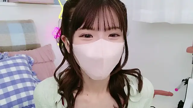 Snapshot of -minami- chatting on March 18, 12:14 pm -minami- online show from March 18, 12:14 pm