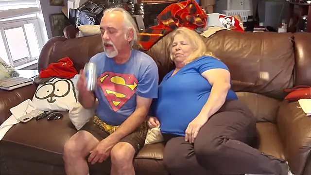 Snapshot of PincheDave4u chatting on February 26, 11:48 pm PincheDave4u online show from February 26, 11:48 pm