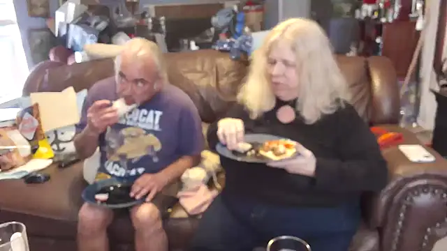 Snapshot of PincheDave4u chatting on March 4, 9:22 pm PincheDave4u online show from March 4, 9:22 pm