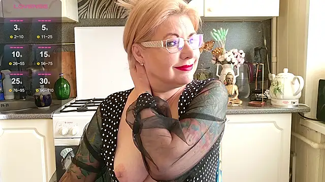 Snapshot of -Yourwoman- chatting on November 4, 9:30 am -Yourwoman- online show from November 4, 9:30 am