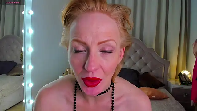 Snapshot of SquirtyAlisa chatting on January 29, 8:25 pm SquirtyAlisa online show from January 29, 8:25 pm