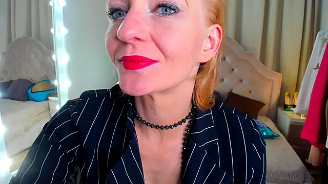Snapshot of SquirtyAlisa chatting on February 24, 8:36 pm SquirtyAlisa online show from February 24, 8:36 pm
