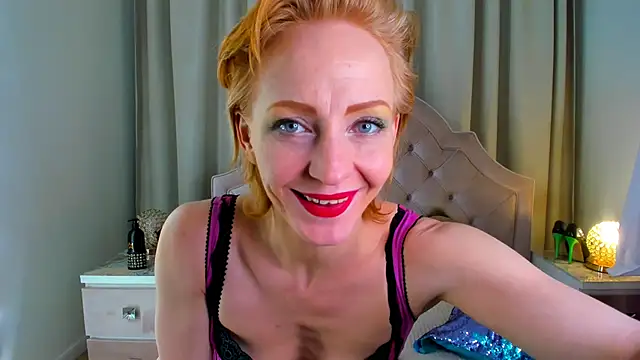 Snapshot of SquirtyAlisa chatting on March 5, 9:49 am SquirtyAlisa online show from March 5, 9:49 am