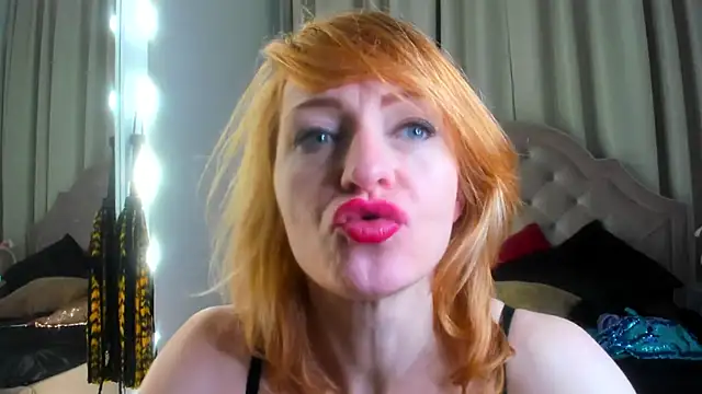 Snapshot of SquirtyAlisa chatting on October 9, 3:10 pm SquirtyAlisa online show from October 9, 3:10 pm