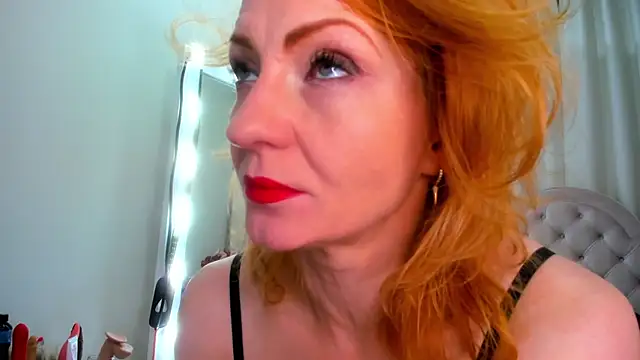 Snapshot of SquirtyAlisa chatting on October 14, 5:30 am SquirtyAlisa online show from October 14, 5:30 am